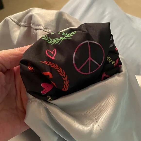 PINK Victoria's Secret Beige Travel Bag in EUC - Picture 9 of 16